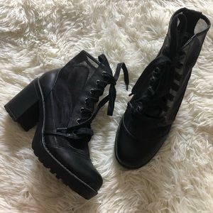 NWOT Forever 21 black booties